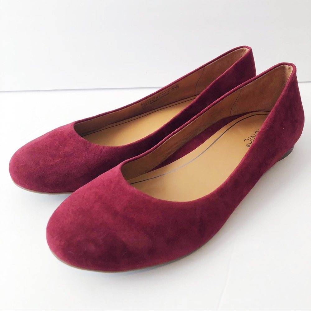 NWOT Vionic suede Hannah slip on size 9